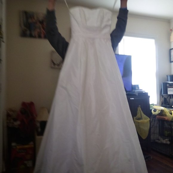 Wedding dress - Picture 2 of 2